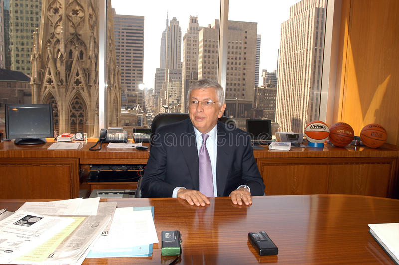 萧华铁腕重罚鲍尔默 未来能否再次强势出手阻止开拓者离开波特兰 萧华铁腕重罚鲍尔默 未来能否再次强势出手阻止开拓者离开波特兰